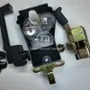Замок 80-6105010 МТЗ УК левый в сборе